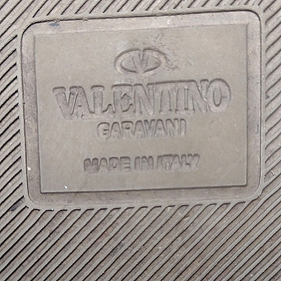 Valentino Garavani Camo Slides - Picture 7 of 16